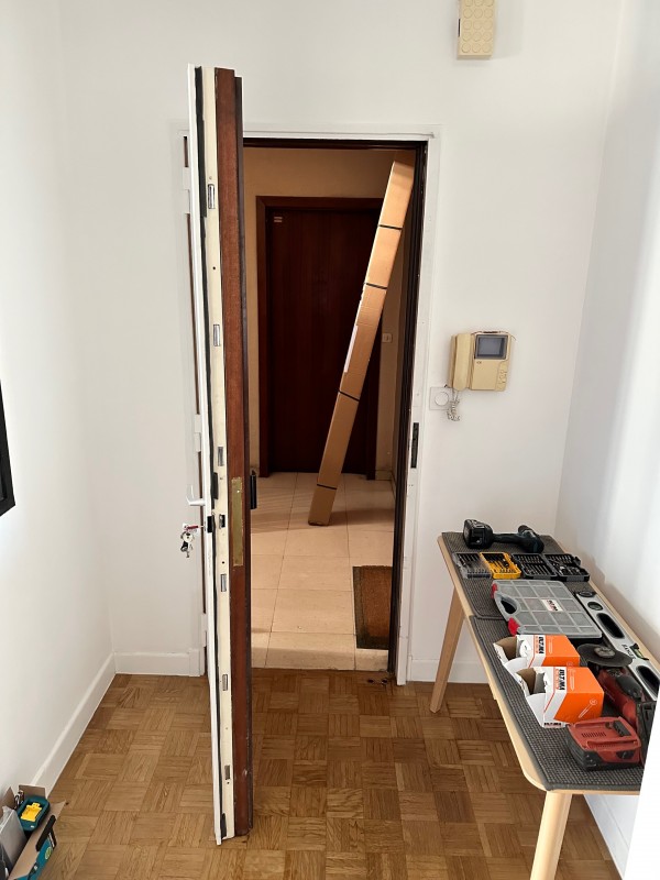 Serrurier ouverture d’une porte spéciale (serrure sans soucis) fermée à clef