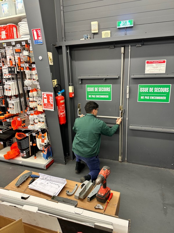 fourniture et pose d'une serrure anti panique sur Marseille et ses environs