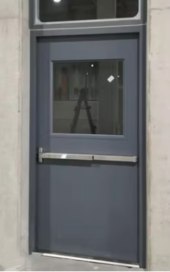 INSTALLATION D'UNE PORTE DE SECOURS DANS UN LOCAL COMMERCIAL SUR MARSEILLE